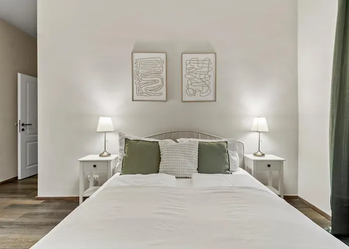 Modern 4-br With Balcony And Near U6 Metro *