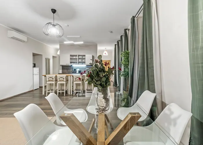 Apartment Modern 4-br With Balcony And Near U6 Metro Vienna