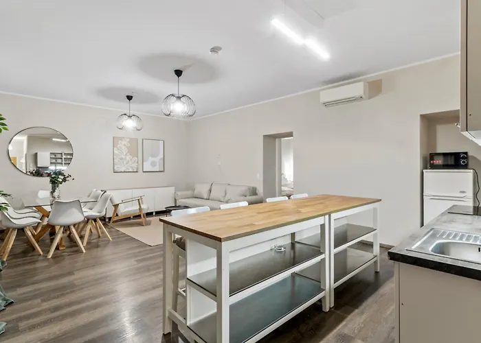 Apartment Modern 4-br With Balcony And Near U6 Metro