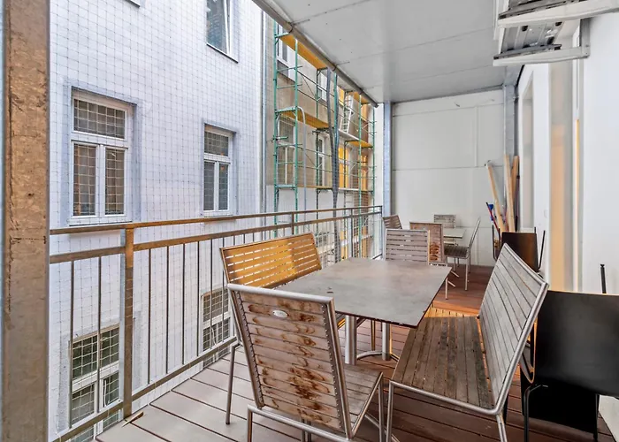 Apartment Modern 4-br With Balcony And Near U6 Metro *
