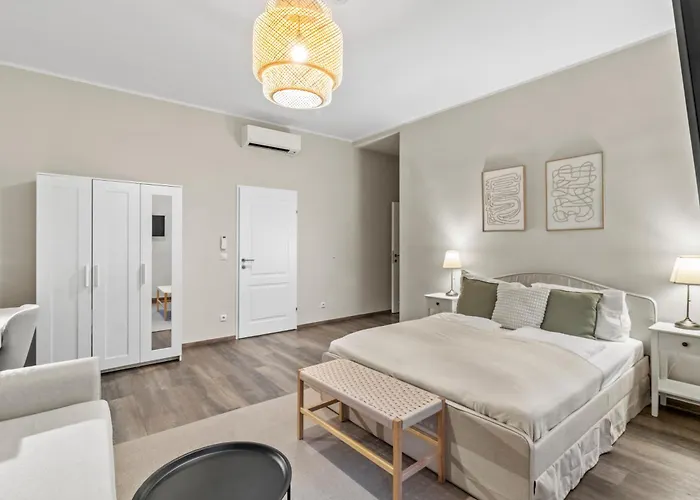 Apartment Modern 4-br With Balcony And Near U6 Metro Vienna