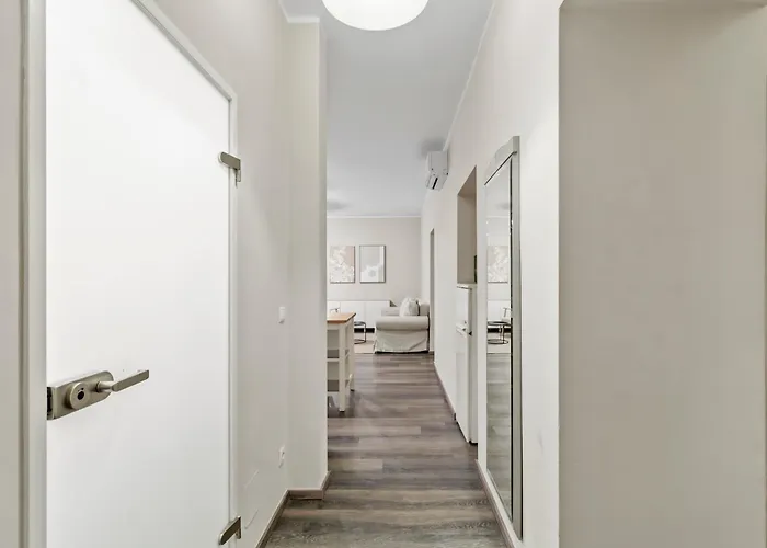 Modern 4-br With Balcony And Near U6 Metro Apartment Vienna