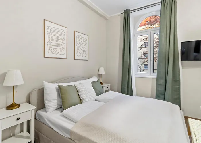 Modern 4-br With Balcony And Near U6 Metro *