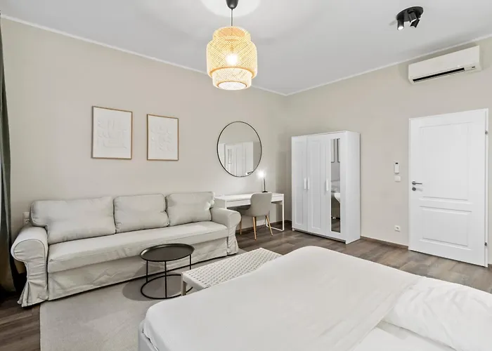 Apartment Modern 4-br With Balcony And Near U6 Metro *