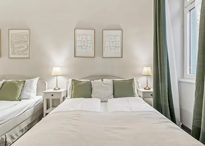 Modern 4-br With Balcony And Near U6 Metro *