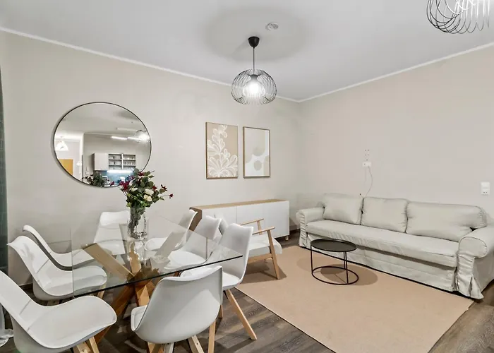 Apartment Modern 4-br With Balcony And Near U6 Metro Vienna