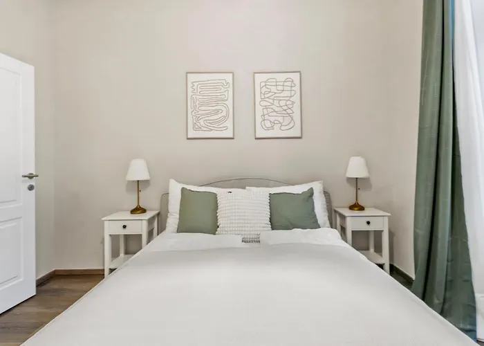 Modern 4-br With Balcony And Near U6 Metro * Vienna