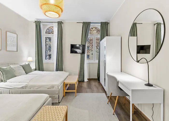 Apartment Modern 4-br With Balcony And Near U6 Metro