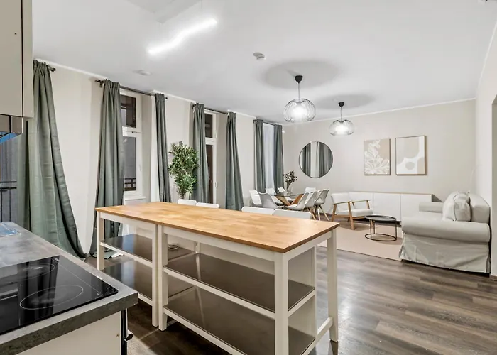 Apartment Modern 4-br With Balcony And Near U6 Metro Vienna