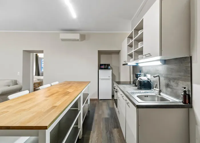 Apartment Modern 4-br With Balcony And Near U6 Metro *