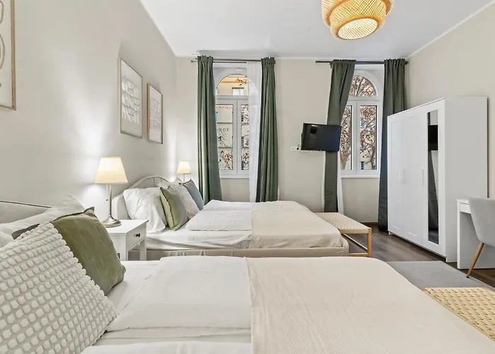 Modern 4-br With Balcony And Near U6 Metro Vienna