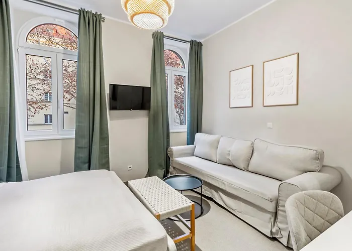 Apartment Modern 4-br With Balcony And Near U6 Metro