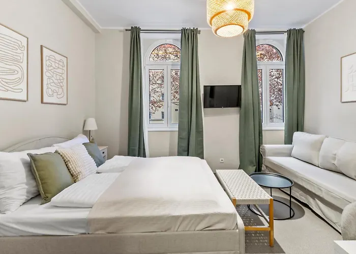 Apartment Modern 4-br With Balcony And Near U6 Metro Vienna